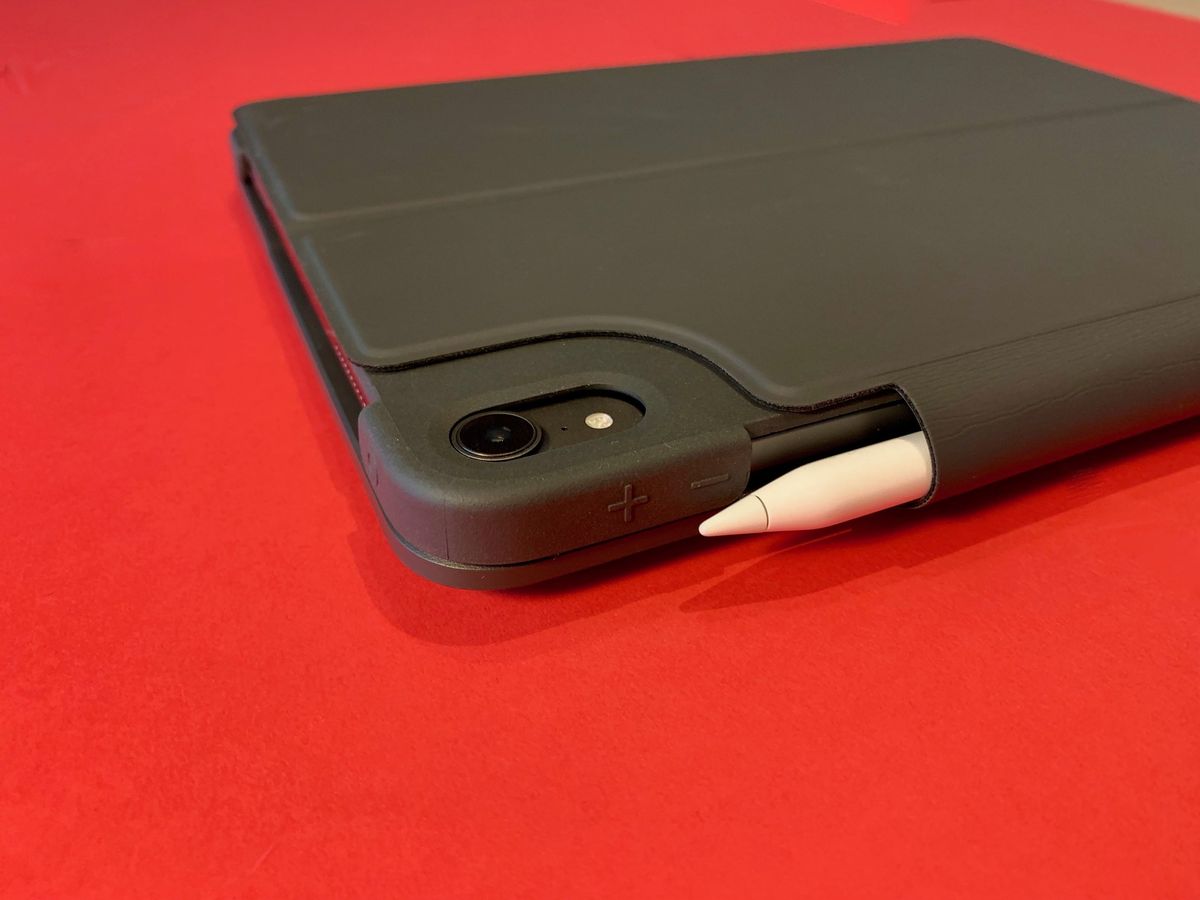 Logitech Folio Slim Pro closed