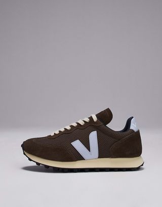 Veja Rio Branco Suede Trainer in Brown Alveomesh