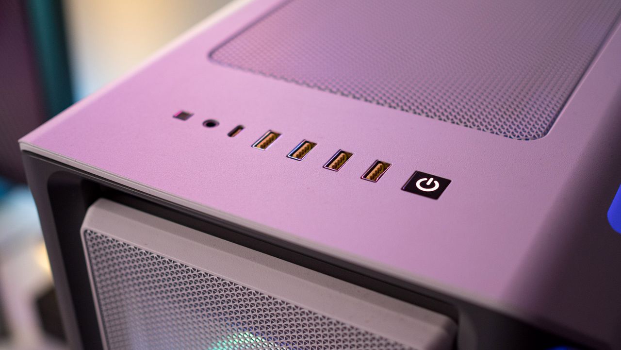 Ports on the Corsair iCUE 5000T RGB