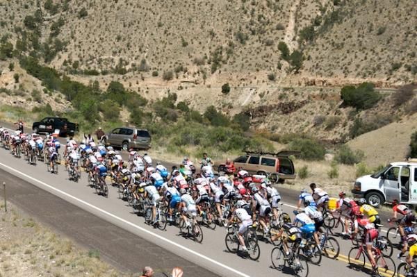 The men's field goes through the feed zone.