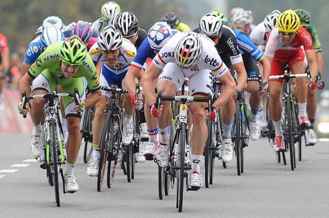 Elia Viviani (Cannondale) and Andre Greipel (Lotto-Belisol) duel for the win