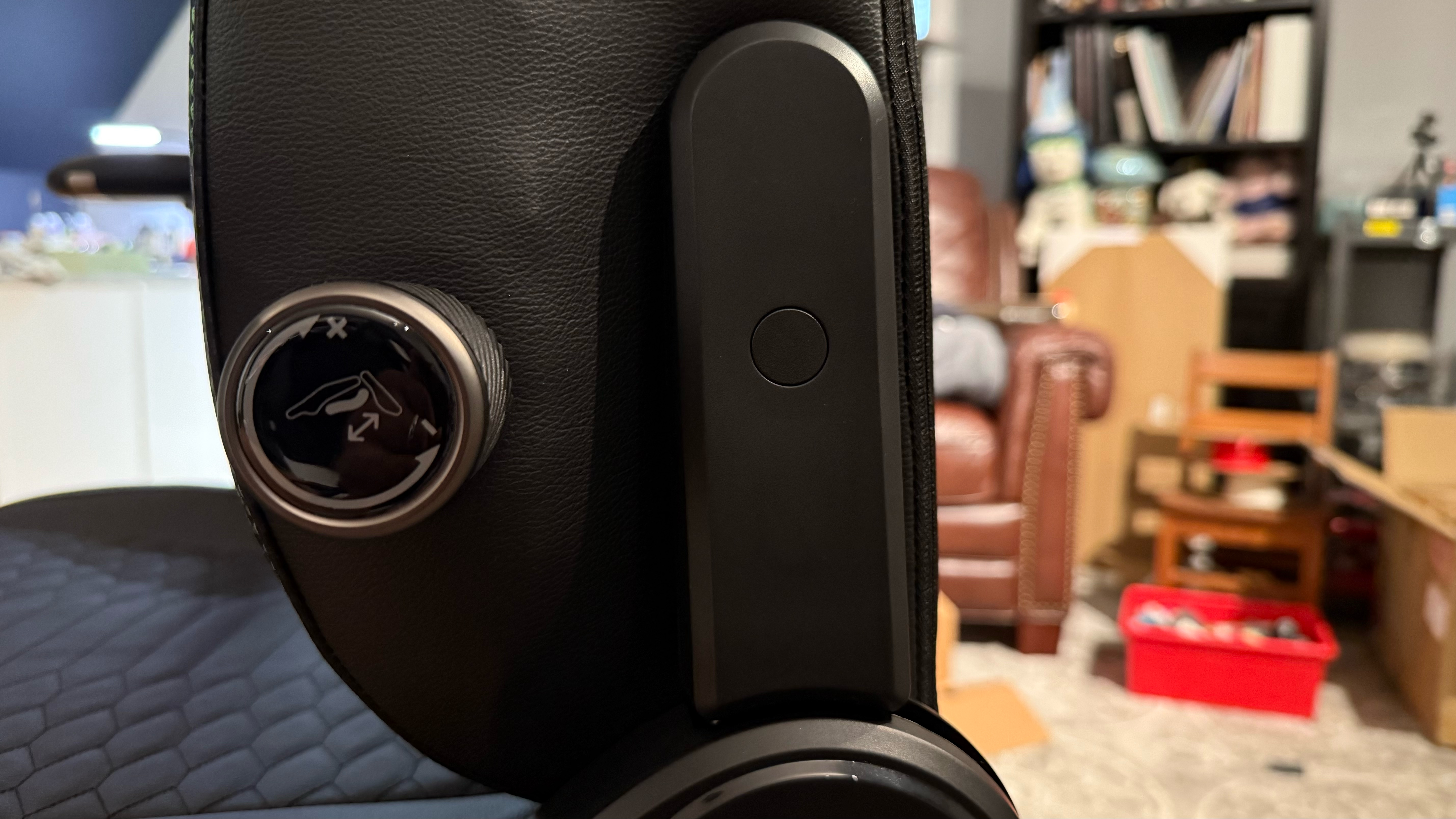 Razer Iskur V2
