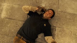 Wes Bentley lying on the ground in Dolan's Cadillac