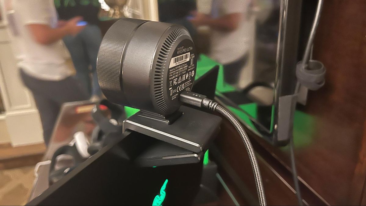 Razer Kiyo Pro Ultra has the Biggest Sensor Ever Put in a Webcam
