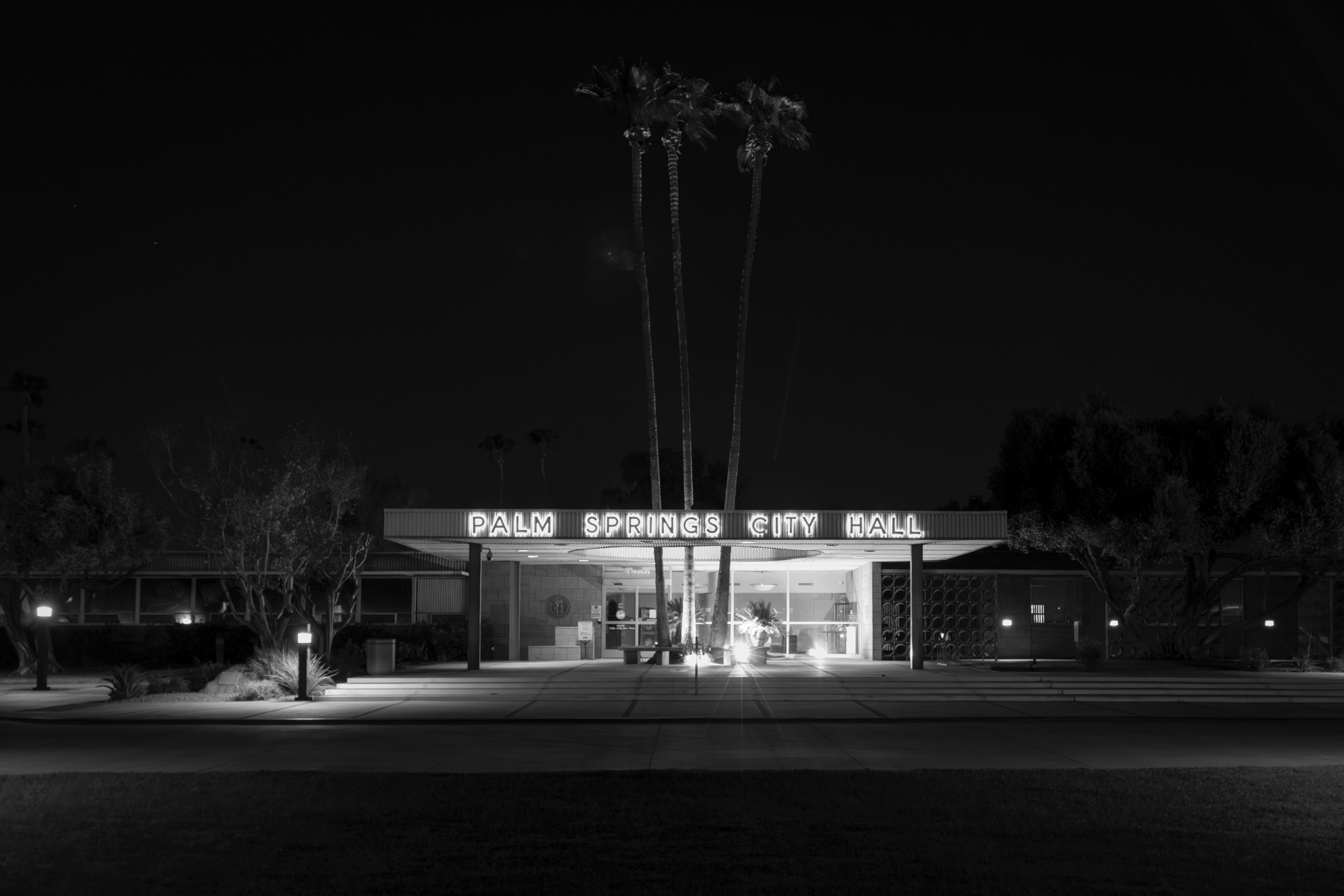 Palm Springs at Night, shot and shown as an evening tour story during palm springs modernism week 2026