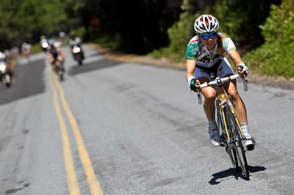 Andrea Dvorak (Colavita-Forno d'Asolo) on the climb and putting some distance on the field.