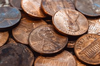 pile of US pennies