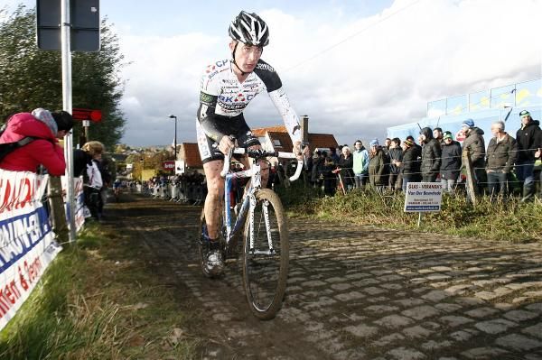 Radomir Simunek (BKCP - Powerplus) ascends the Koppenberg's cobbles.