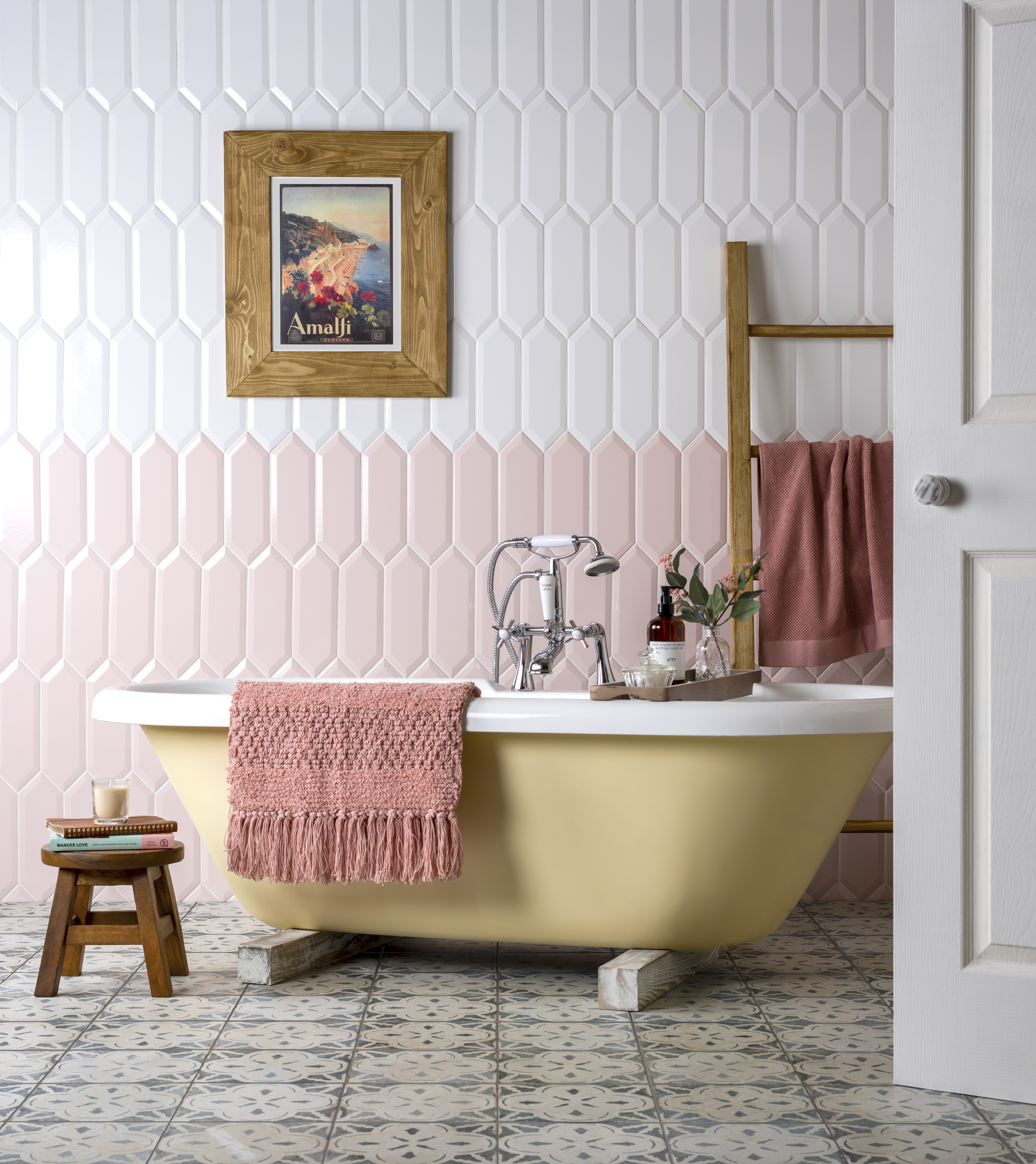 how to decorate a pink tile bathroom