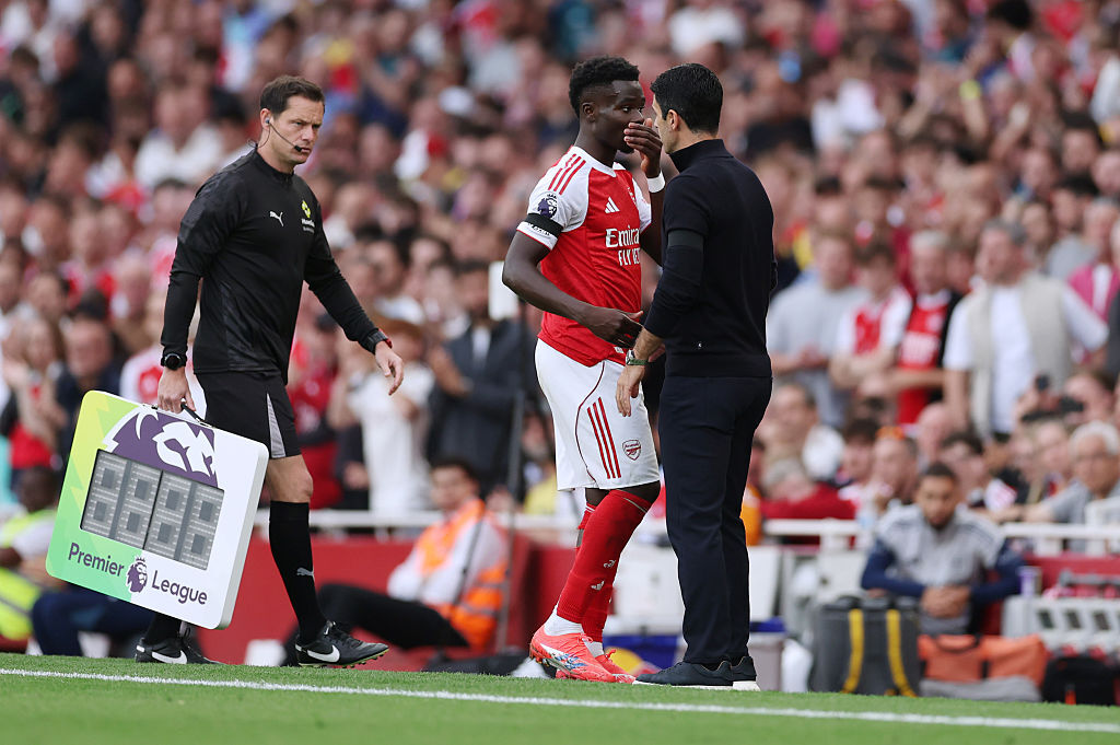 Bukayo Saka is taken off with an injury