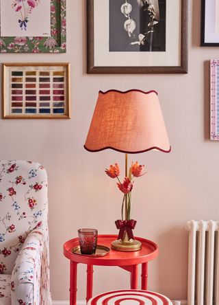 Tulip lamp in living room