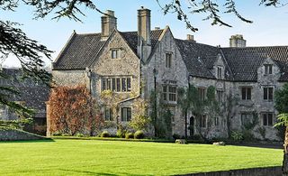 Houses fit for a queen barrow court