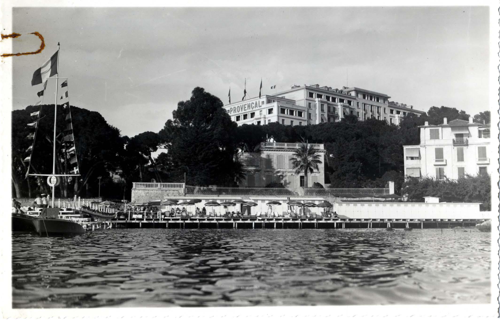 Hotel Le Proven&amp;ccedil;al and the Ella Fitzgerald apartment