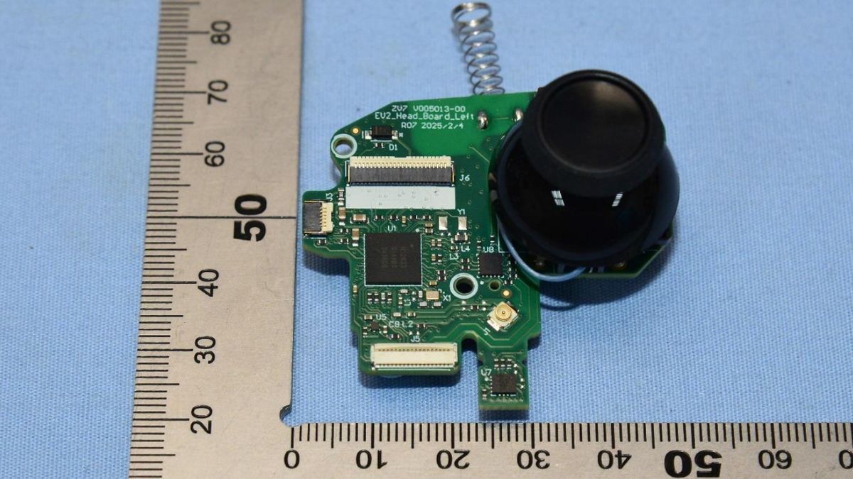 Photos from FCC ID 2AES4-1013, teardowns of the left Steam Frame controller from Valve.