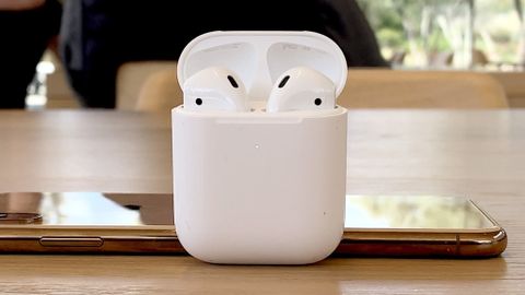 AirPods 2 with charging case