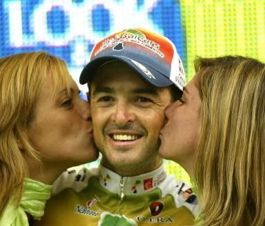 Francisco Mancebo (Illes Balears) gets a kiss on the podium