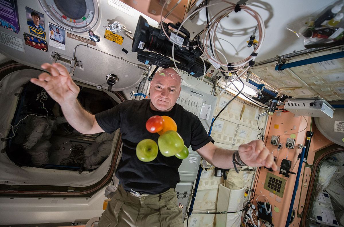 Astronaut Scott Kelly Sets New U.S. Record for Time Spent in Space | Space