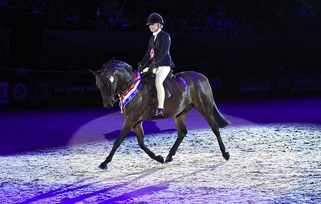 Jessica Renshaw-smith riding WYCROFT NEW DIMENSION owned by M.A. Mackay