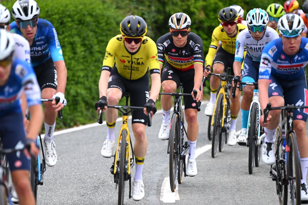 Itzulia Basque Country stage 3: Jonas Vingegaard and Remco Evenepoel in the main pack during the first part of the day