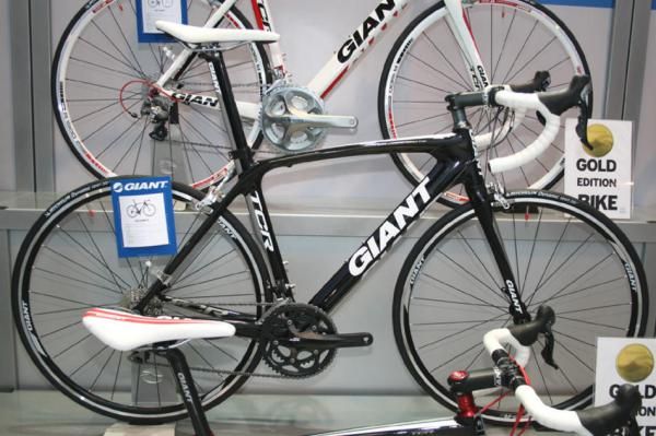 Giant's TCR Comp 2 uses Shimano's 105 groupset and has a full-carbon frame and fork.