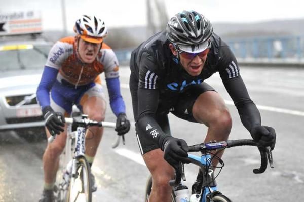 Ian Stannard (Team Sky) leads Rick Flens (Rabobank)
