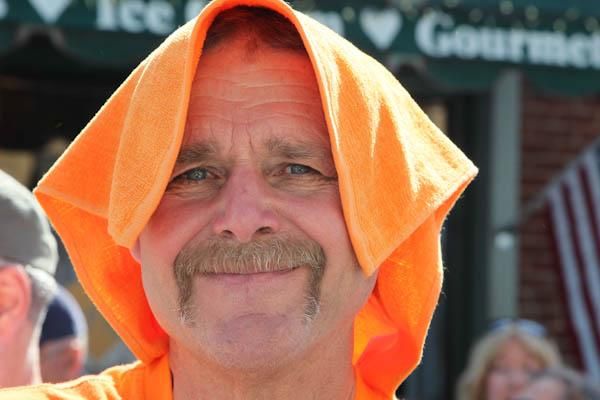 Morning heat had fans sporting Rabobank towels on their heads in Sonora.