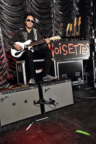 Steal their sound - dan smith the noisettes guitar and amplifier