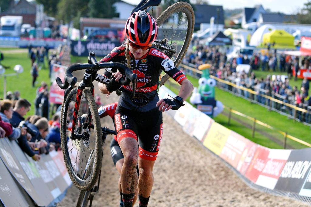 RUDDERVOORDE BELGIUM OCTOBER 23 Denise Betsema of The Netherlands and Team Pauwels Sauzen Bingoal competes during the 35th Superprestige Ruddervoorde 2021 Womens Elite CX Superprestige2022 SPRuddervoorde on October 23 2021 in Ruddervoorde Belgium Photo by Luc ClaessenGetty Images