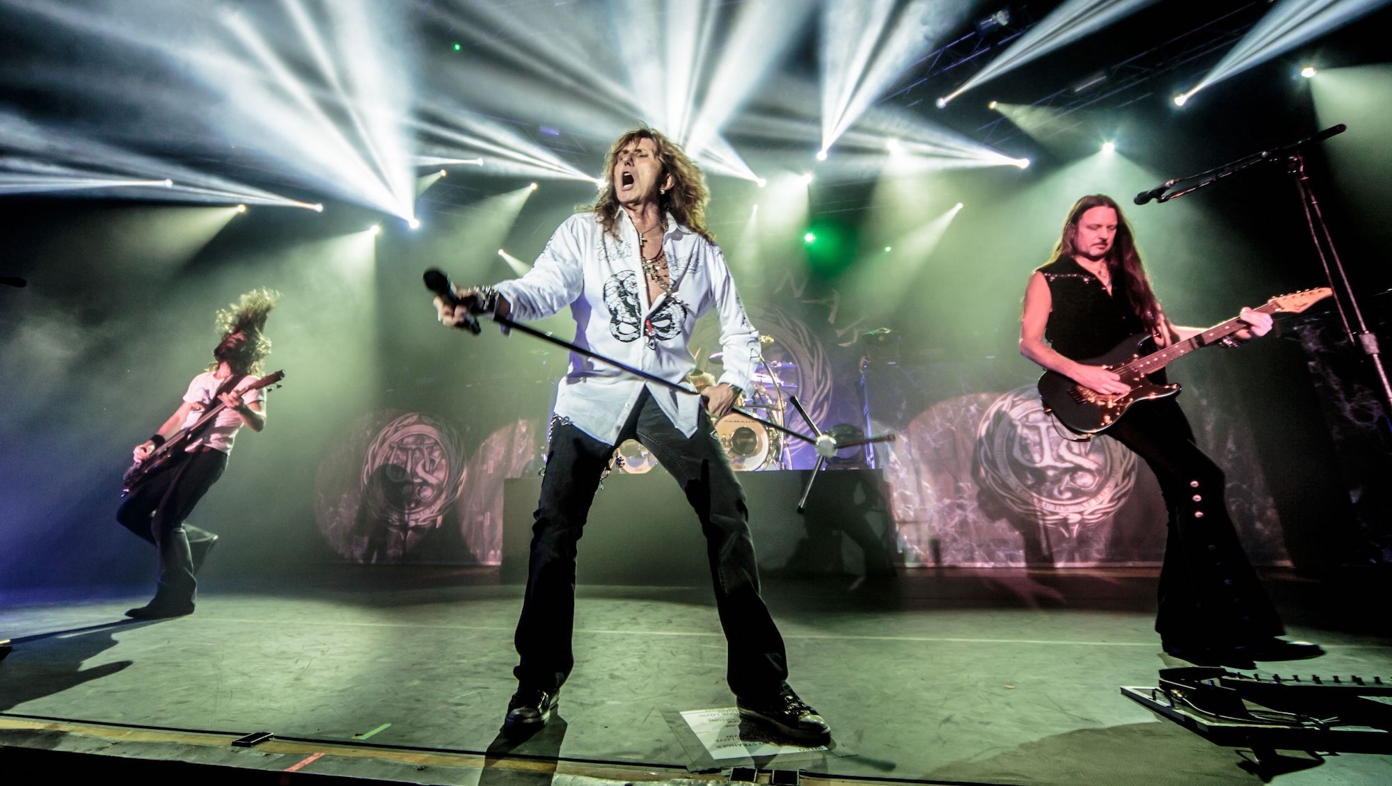 David Coverdale (left) and Reb Beach of Whitesnake perform onstage at Alcatraz in Milan, Italy on November 29, 2015