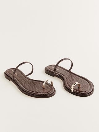 Sandal Datar Cassandra