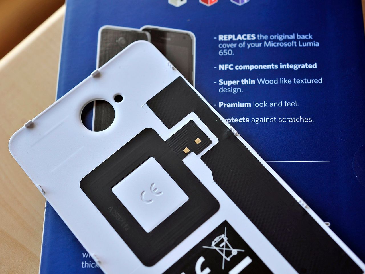 Mozo Light Wood back cover for the Lumia 650