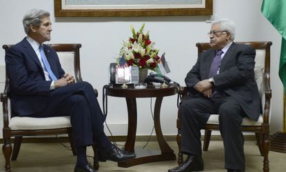 Palestinian President Mahmoud Abbas (R) meets with U.S. Secretary of State John Kerry on April 7, 2013 in Ramallah, West Bank. 