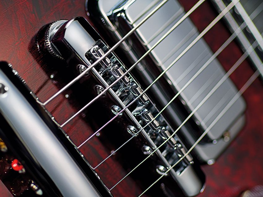 The Robot tune-o-matic bridge is loaded with piezo saddles to offer acoustic sounds and more.