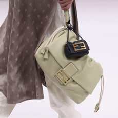 Double-handbag trend