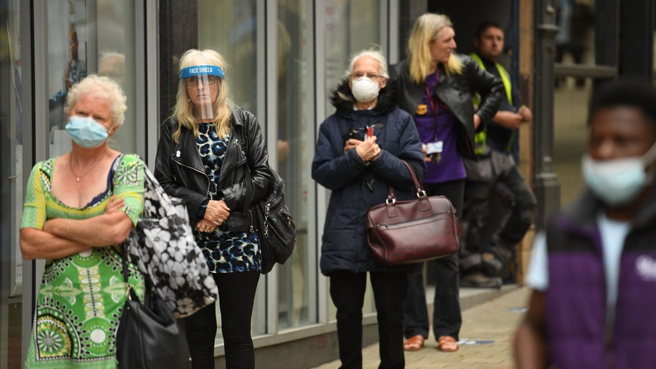 People wearing face masks 