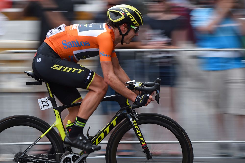 Daryl Impey (Mitchelton-Scott) in the Tour Down Under leader's jersey