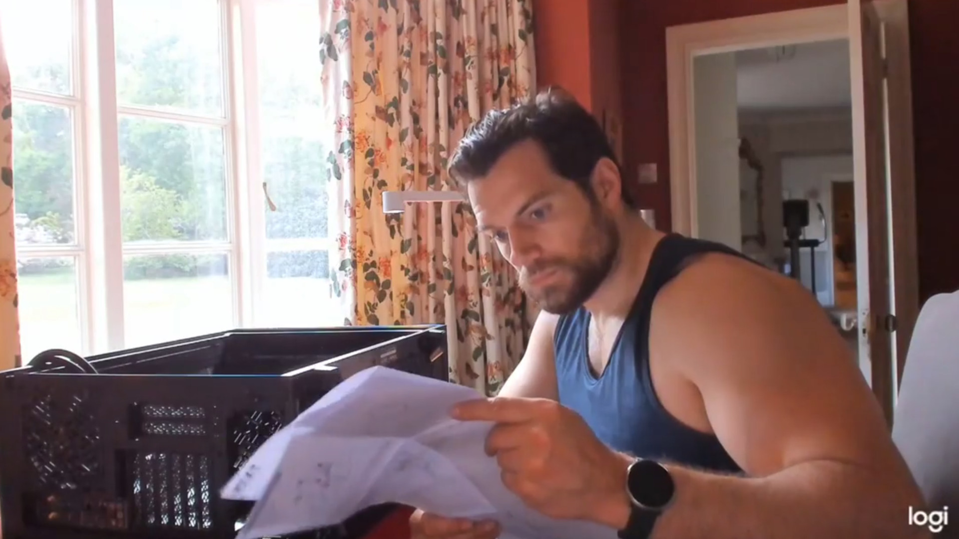 Henry Cavill building his gaming pc