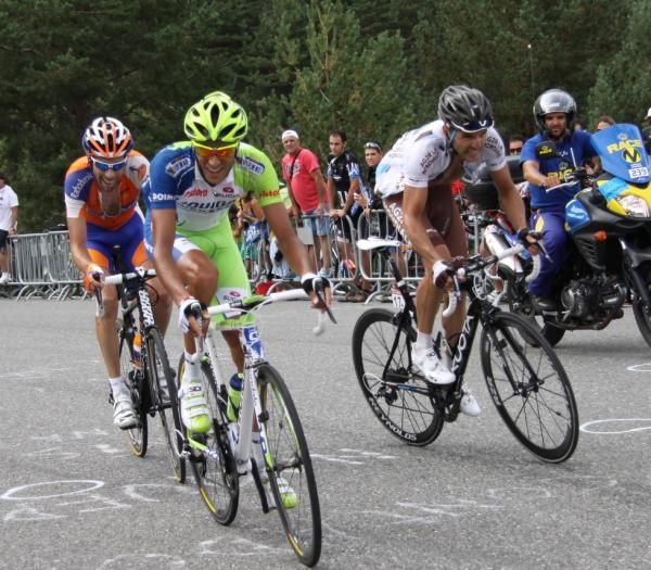 Eros Capecchi, Rinaldo Nocentini and Laurens Ten Dam chasing