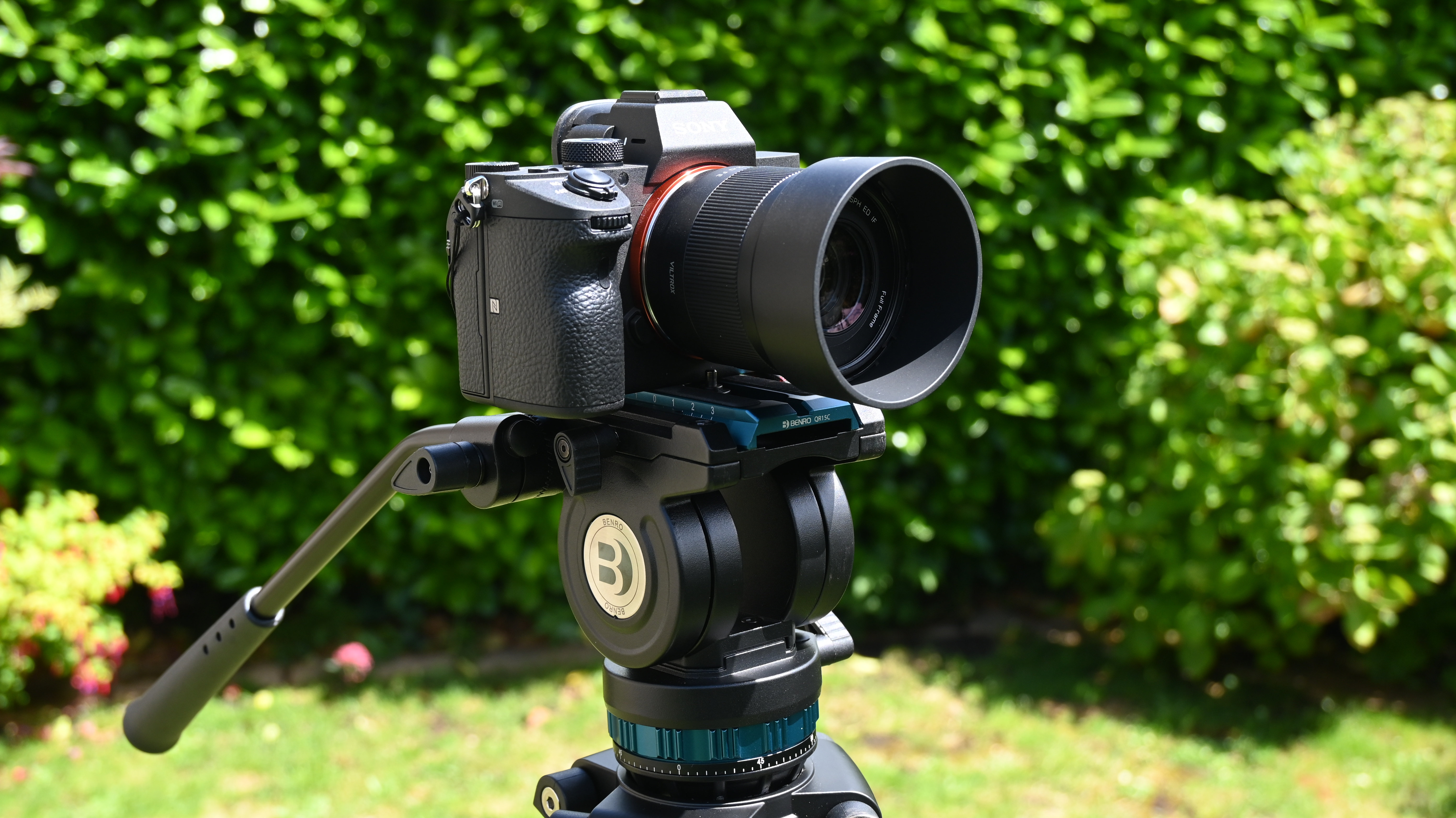 Benro A572LLKH Lightning Lock Aluminum Video Tripod Kit