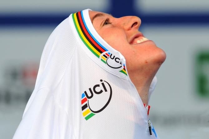 Nicole Cooke (Great Britain) slips the rainbow jersey over her head