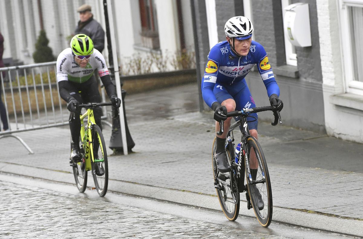 Edvald Boasson Hagen (Dimension Data) chasing down Yves Lampaert