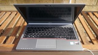 Fujitsu LifeBook E736 front