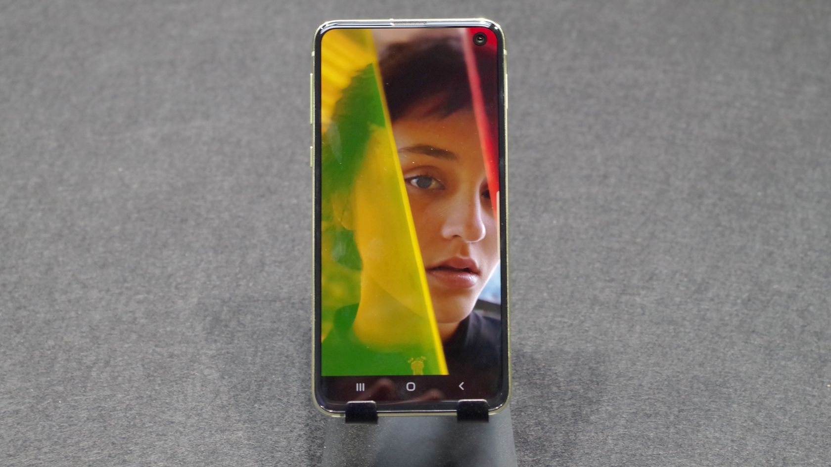 samsung galaxy s10e display size