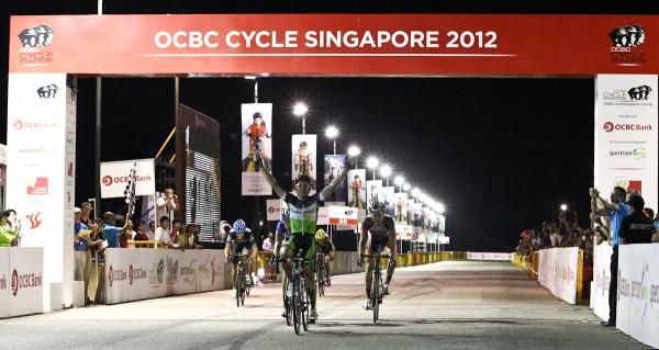 Robbie McEwen (GreenEdge) still has speed in his legs