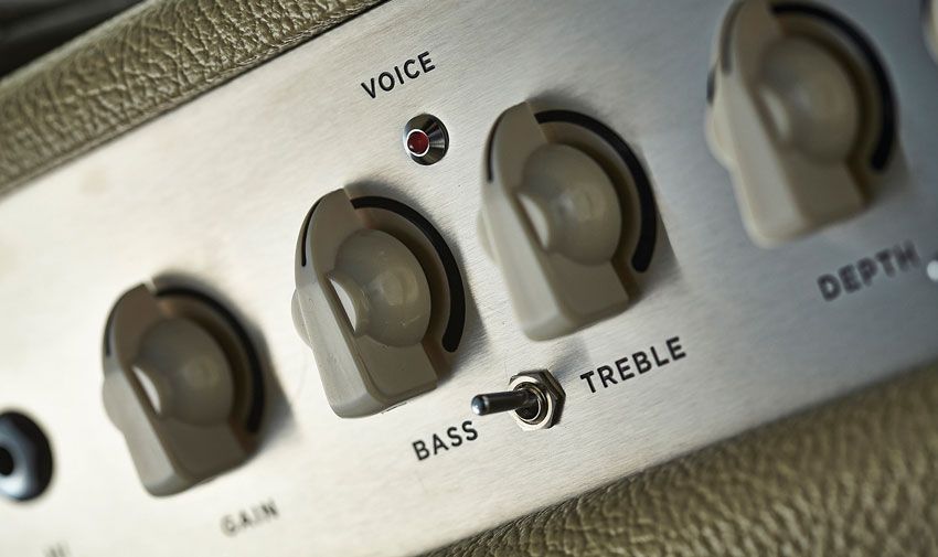 The Artist's voice switch produces two distinct tones, which can also be footswitched
