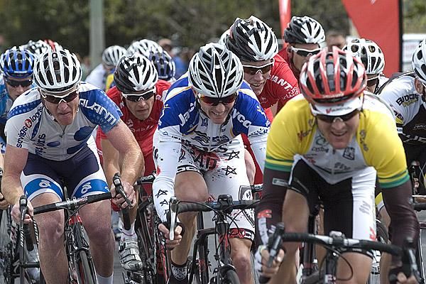 David Tanner (centre) of the Jayco/VIS team will be hoping to take some of his good form from the Tour of the Murray River into this week's racing.
