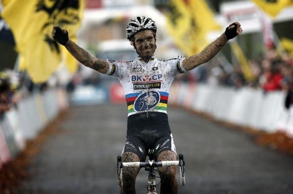 A year after a serious crash at the Gavere Superprestige event, Niels Albert (BKCP - Powerplus) soloed to victory.