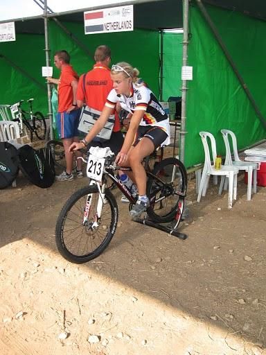 Hanna Klein (Germany) warms up