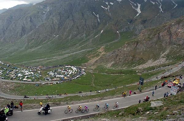 Saunier leads up Colle dell'Agnello.