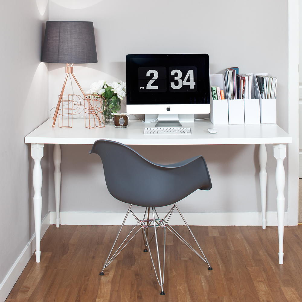 room with computer desk